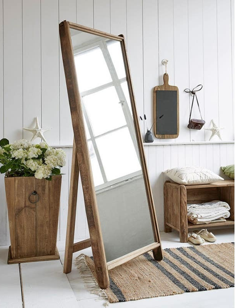 MIRRORFARMSTAND_2_lifestyle.png