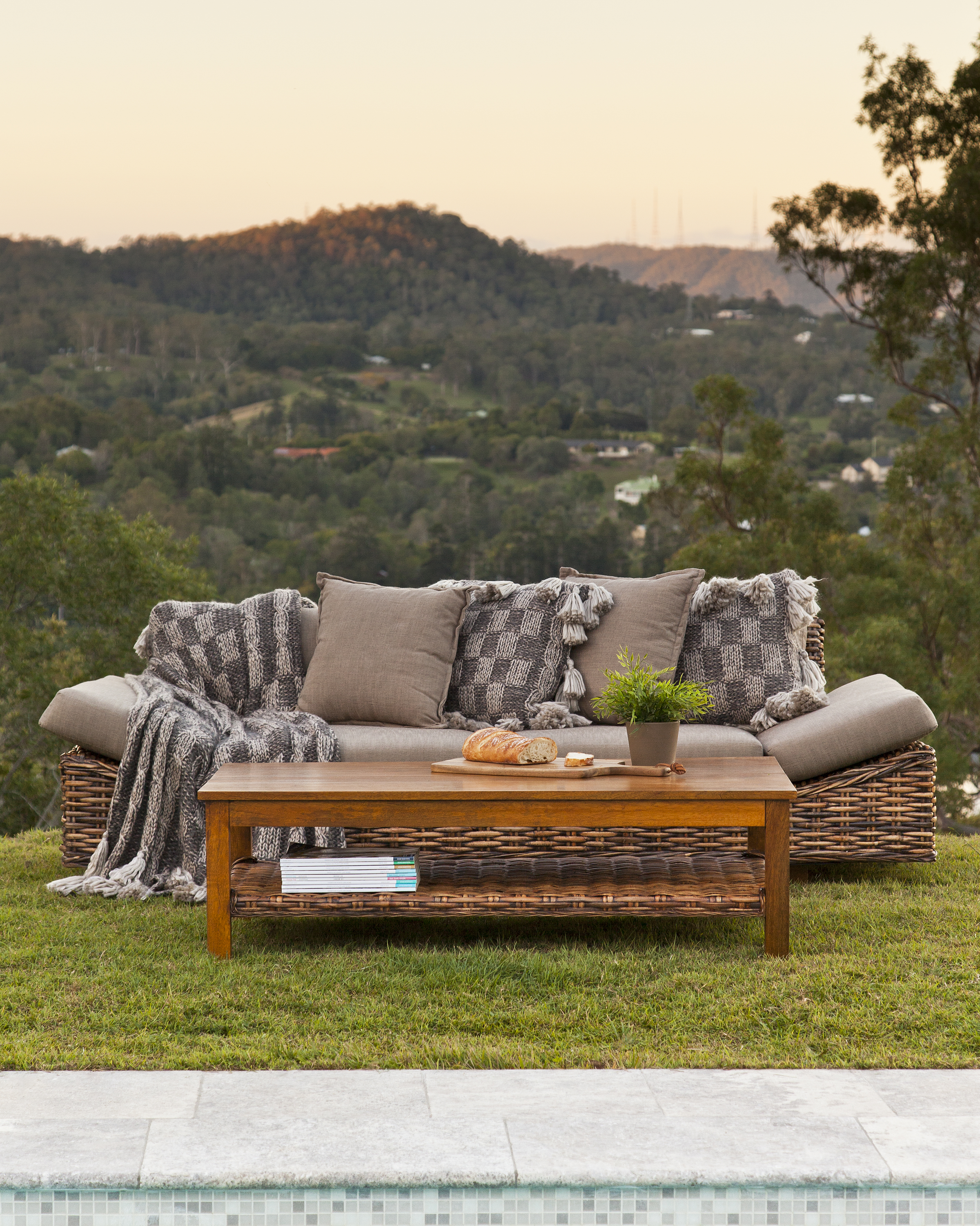 Solar Patio Daybed Natural
