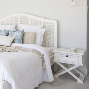 Hamptons Ivory Queen Bed 